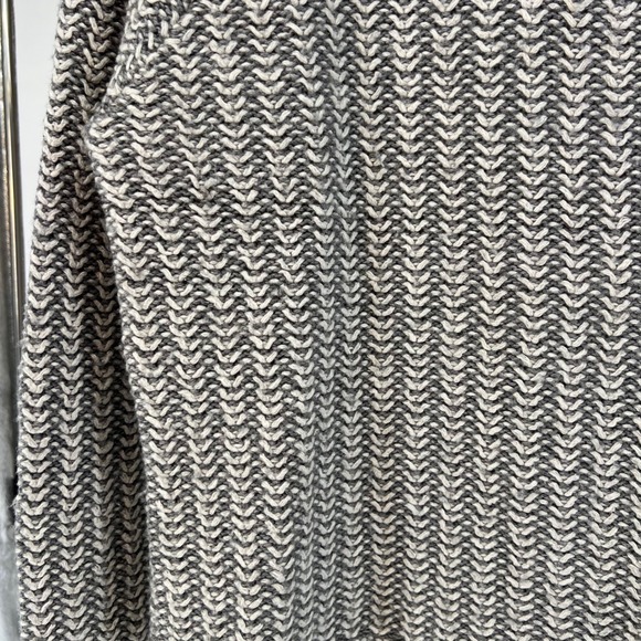 J Crew Textured‎ Chevron Pattern Sweater XL Gray White Crew Neck Long Sleeve - Picture 5 of 16